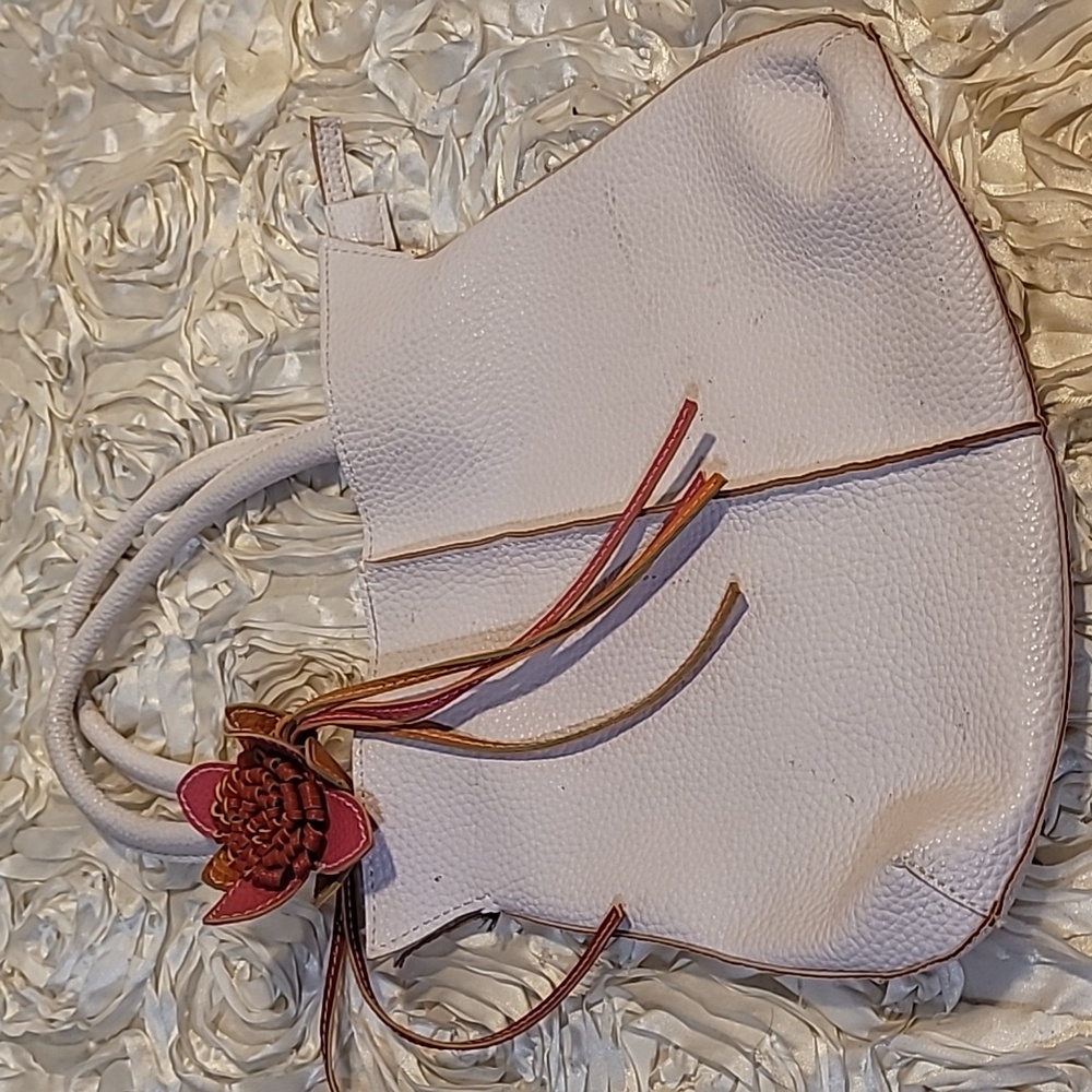 Mellow World Cream Pebbled Faux Leather Bag w/Floral Charm.